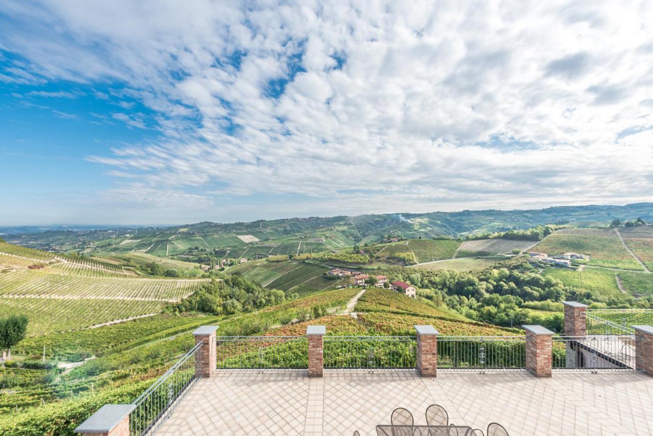Villa Bricco Paglieri, Entire Villa アルバ エクステリア 写真