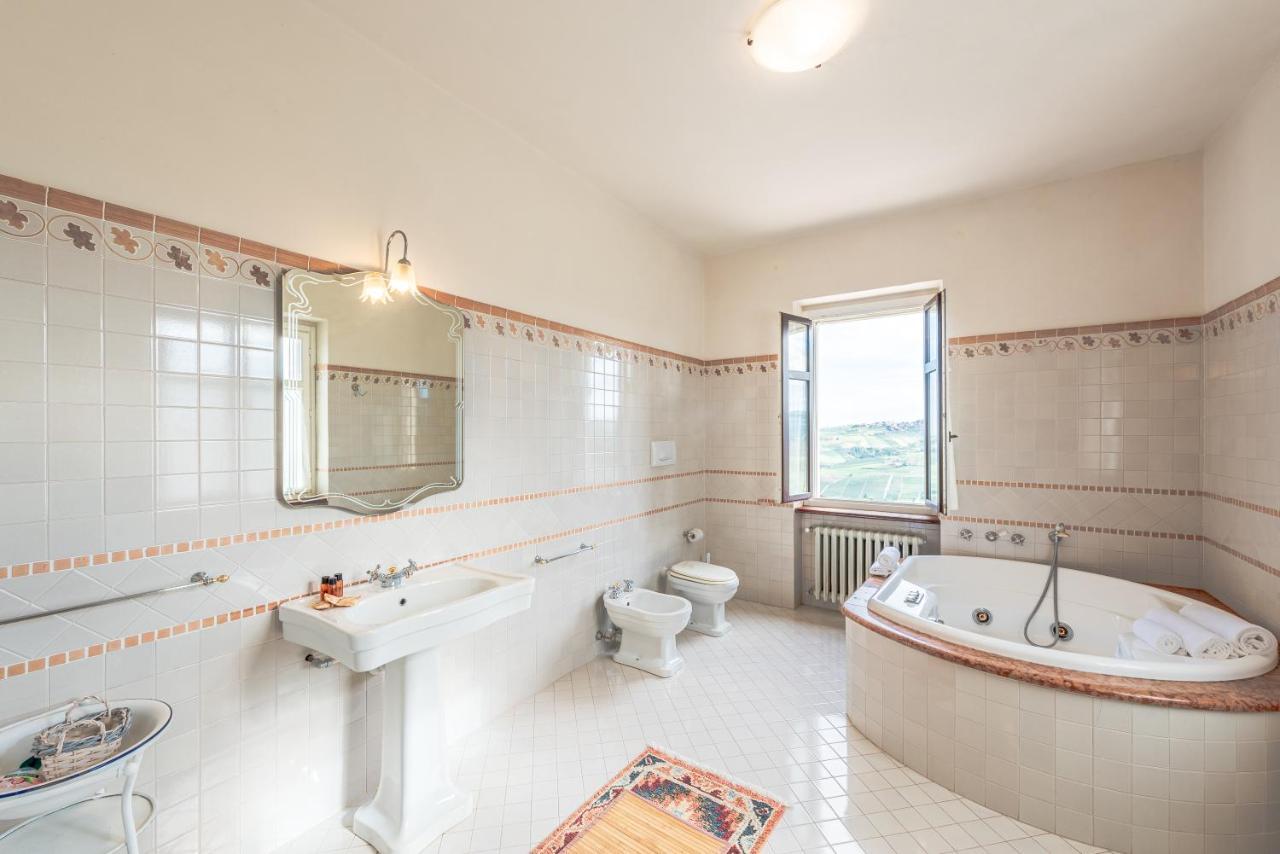 Villa Bricco Paglieri, Entire Villa アルバ エクステリア 写真