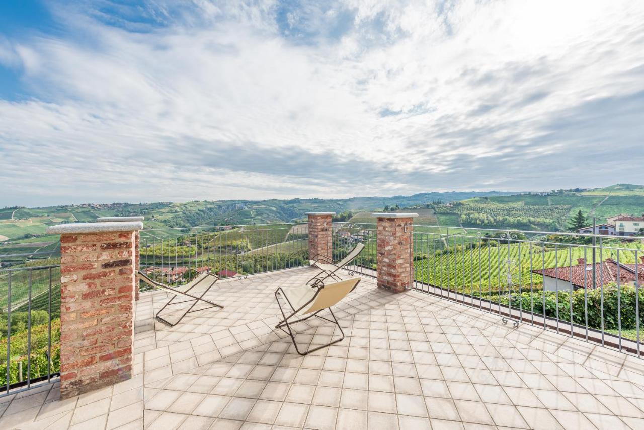 Villa Bricco Paglieri, Entire Villa アルバ エクステリア 写真