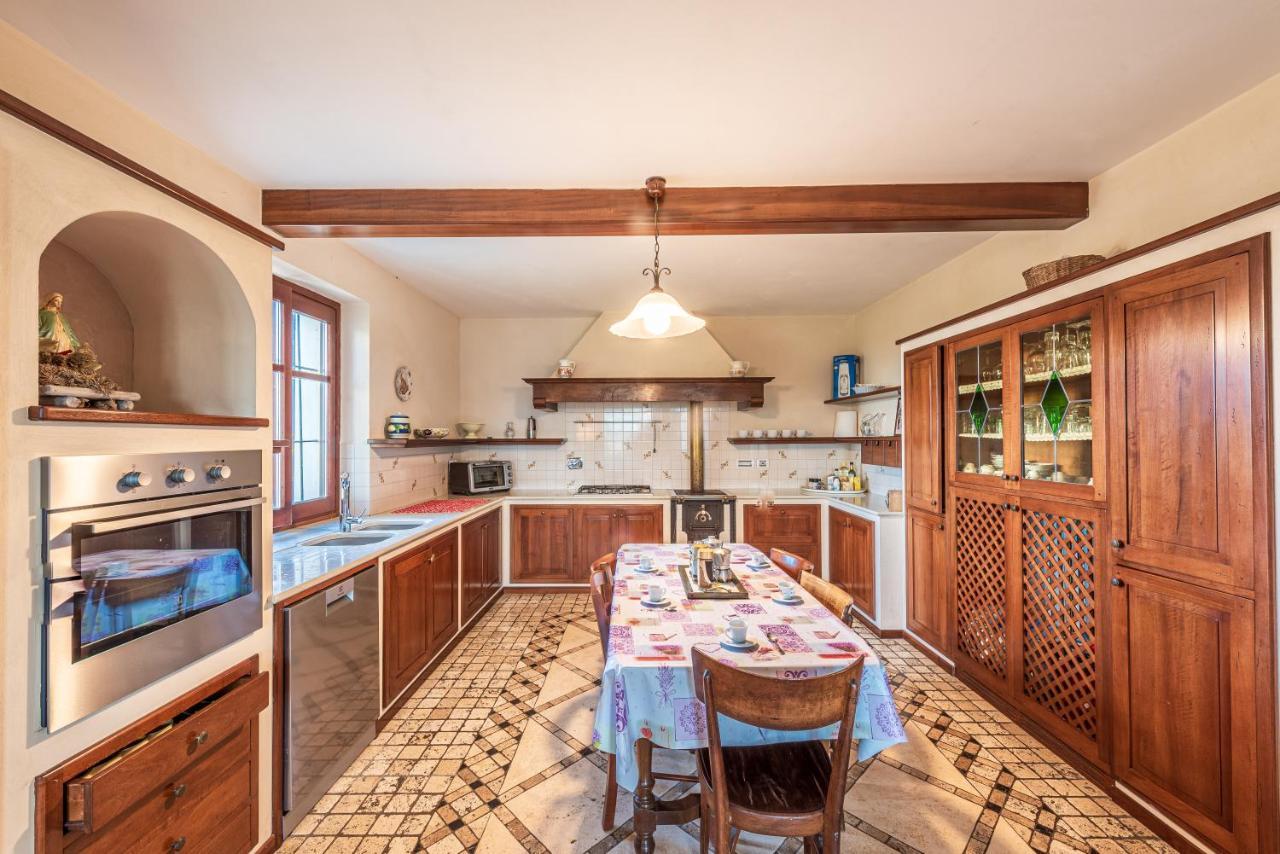 Villa Bricco Paglieri, Entire Villa アルバ エクステリア 写真