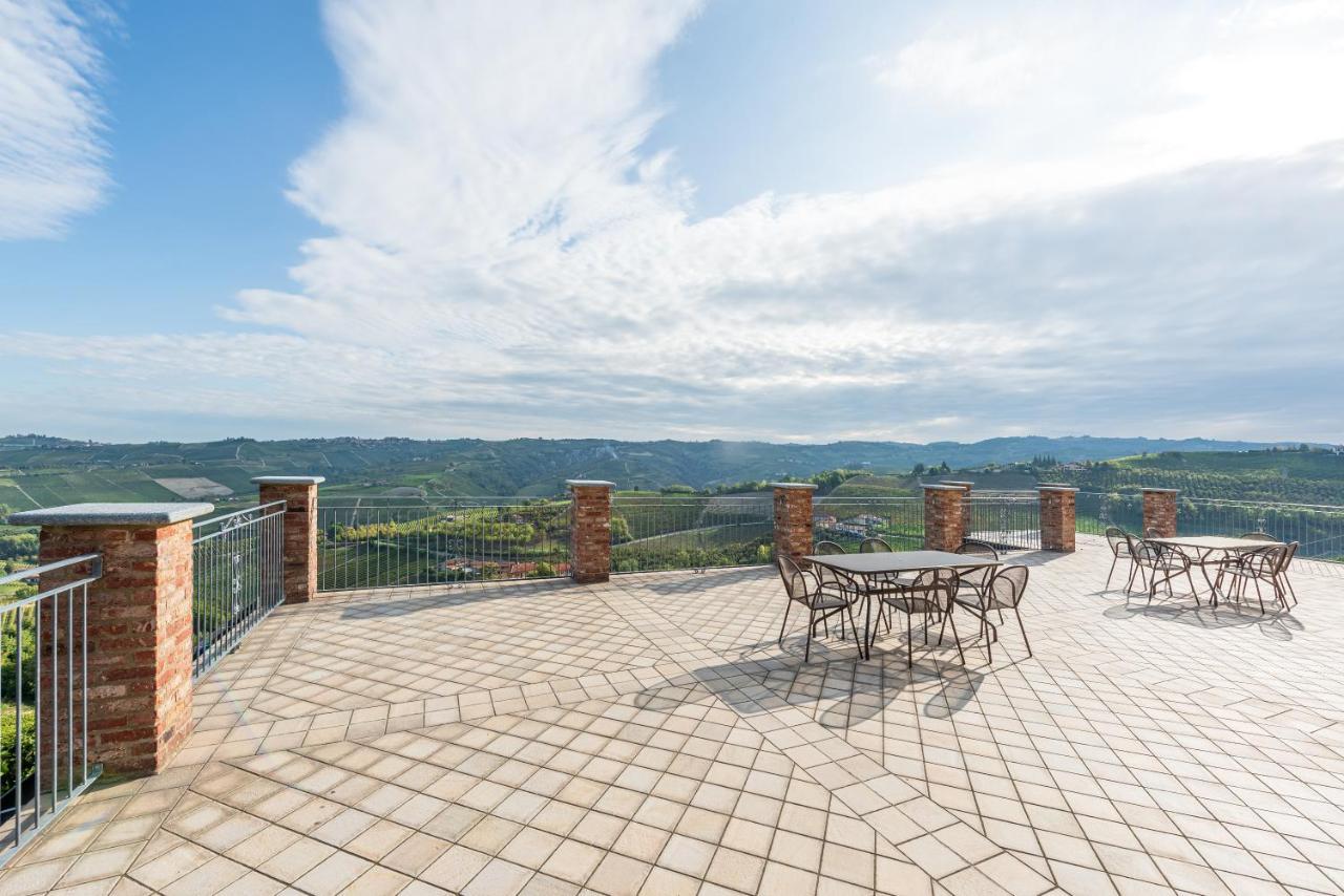 Villa Bricco Paglieri, Entire Villa アルバ エクステリア 写真