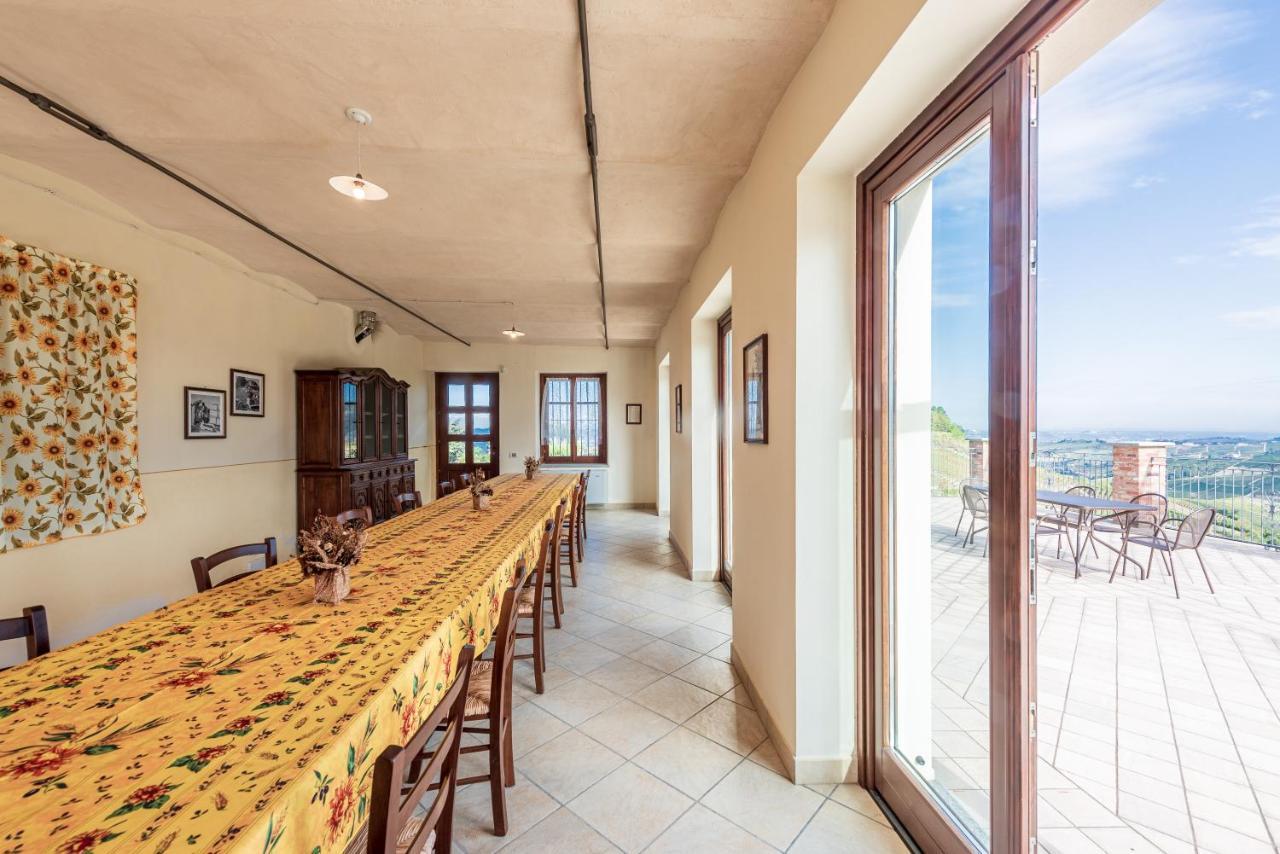 Villa Bricco Paglieri, Entire Villa アルバ エクステリア 写真