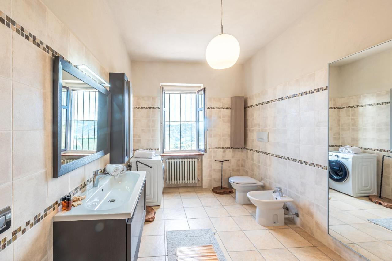 Villa Bricco Paglieri, Entire Villa アルバ エクステリア 写真