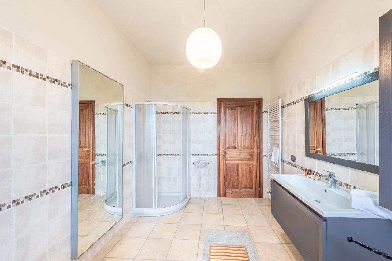Villa Bricco Paglieri, Entire Villa アルバ エクステリア 写真
