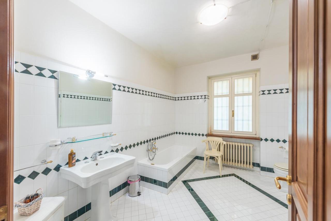 Villa Bricco Paglieri, Entire Villa アルバ エクステリア 写真