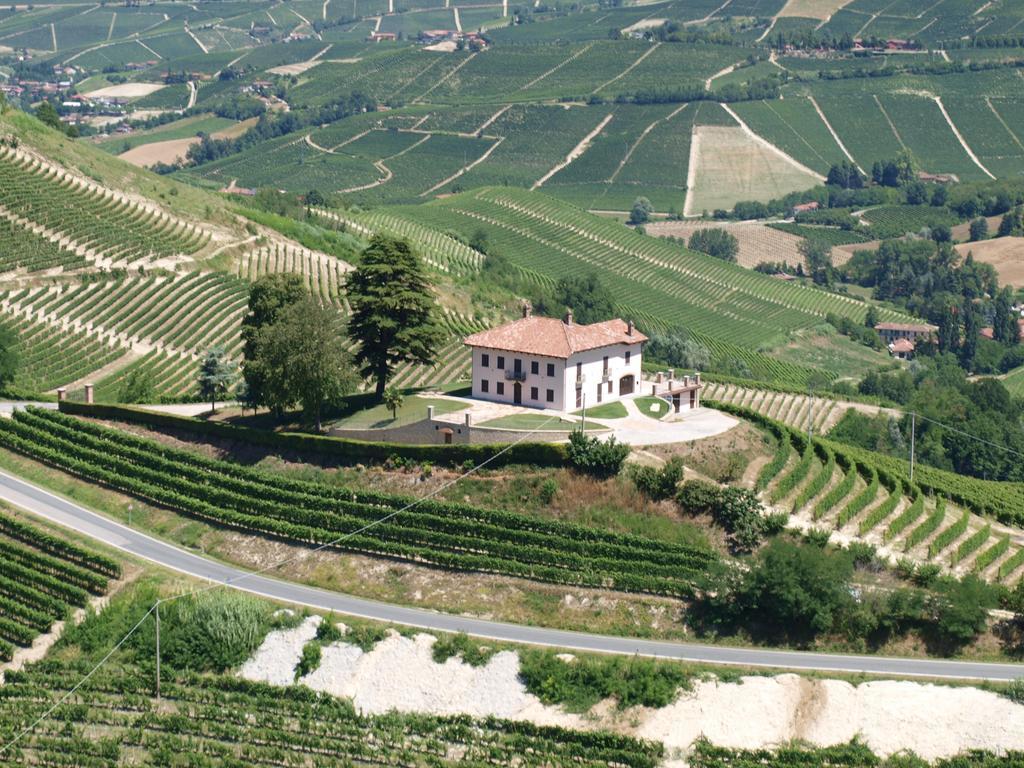Villa Bricco Paglieri, Entire Villa アルバ エクステリア 写真